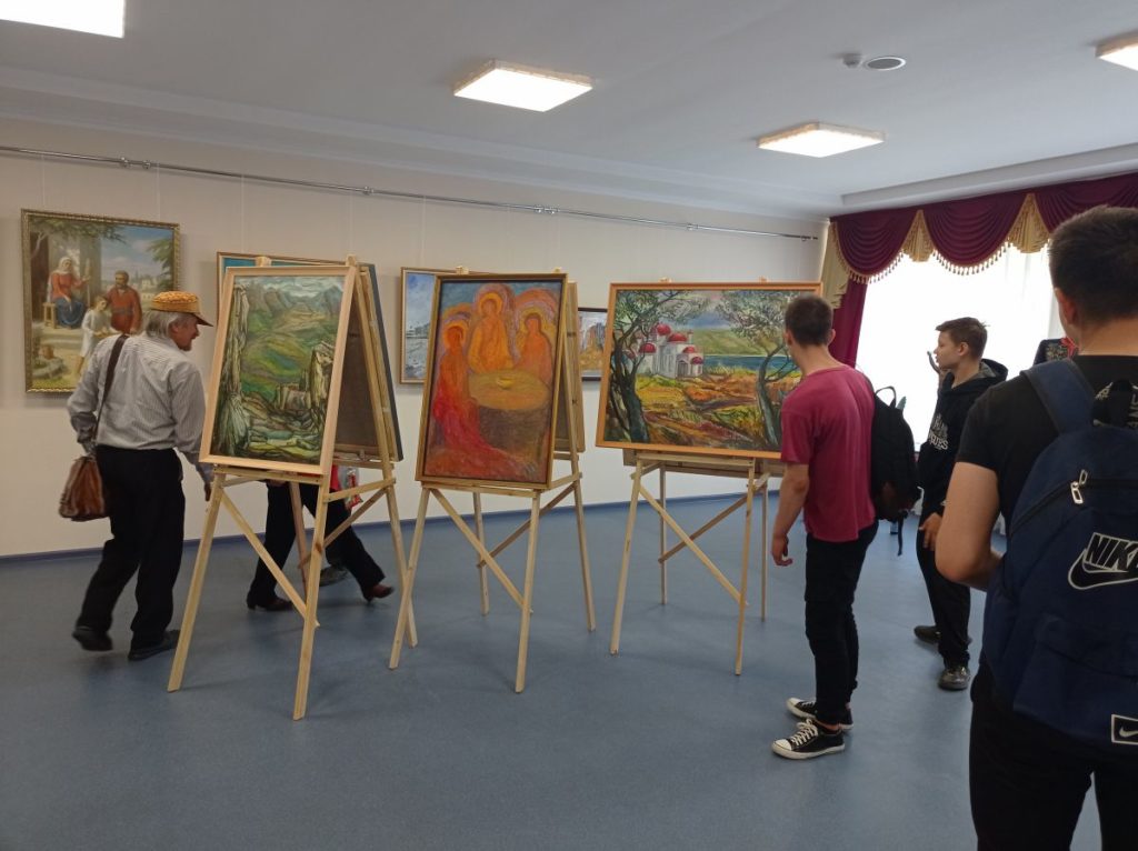 Выставка «Путешествие с этюдником по Крымской весне»