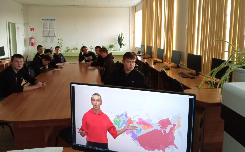 Информационный час для студентов "России важен каждый"