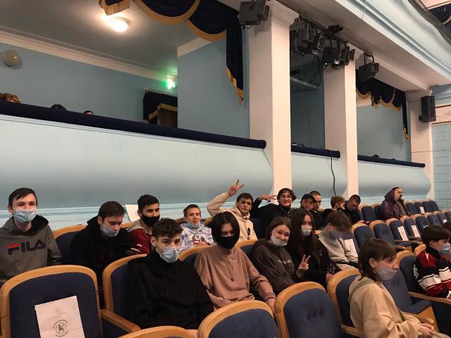 Студенты посетили спектакль по «Пушкинской карте»
