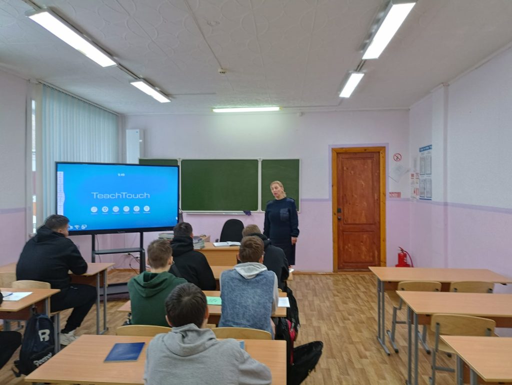 Встреча сотрудника инспектора ГИБДД УМВД по Чувашской Республике со студентами техникума