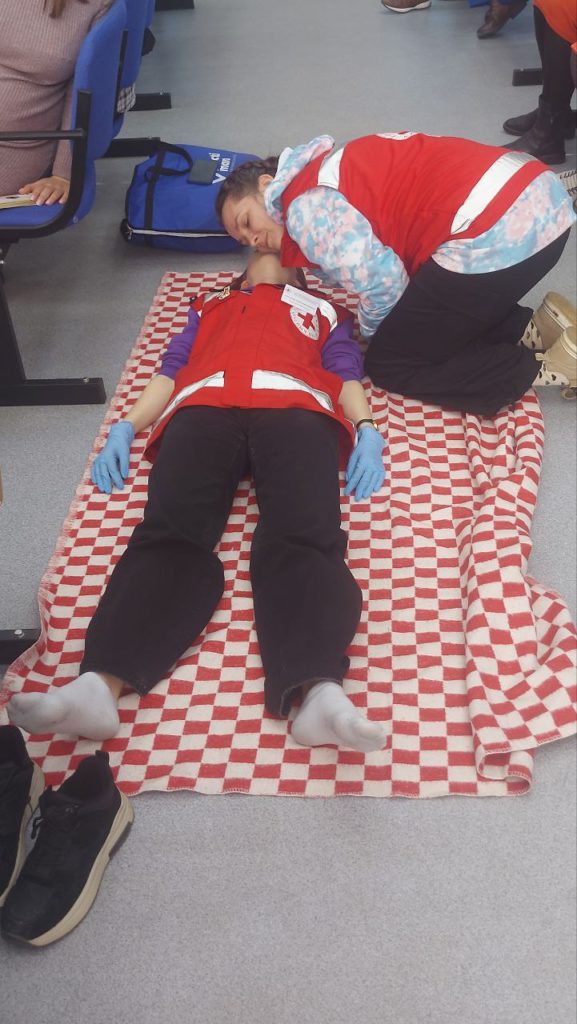 Представители Чувашского регионального отделения "Российский Красный Крест" провели мастер-класс по оказанию первой медицинской помощи для преподавателей и сотрудников техникума